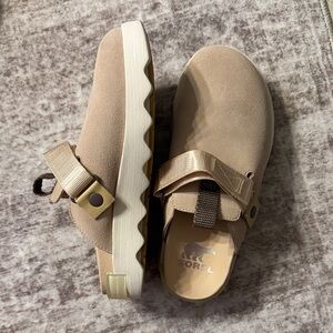 Sorel Tan Slip-On Clogs with Strap. Worn twice. Like new.